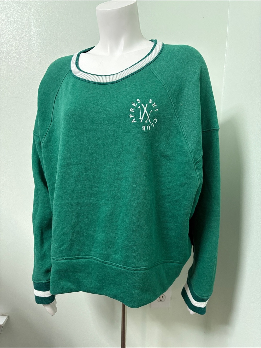 LOU & GREY APRES SKI CLUB STRIPED TRIM FLUFFY FLEECE SWEATSHIRT size Medium - Picture 4 of 8